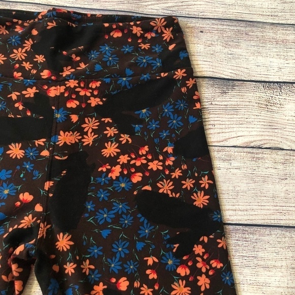 LuLaRoe Hidden Bunny Easter Floral Print Leggings - Picture 2 of 4